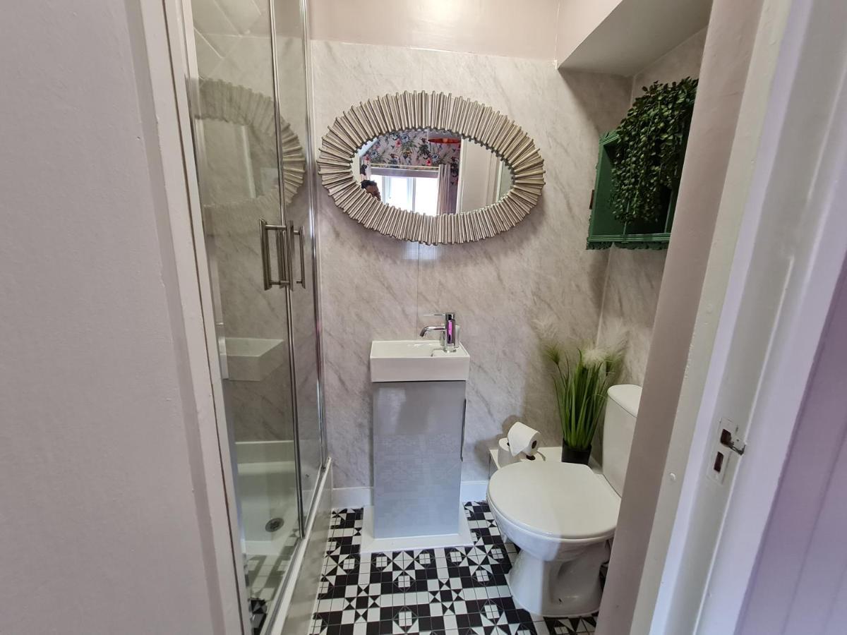 Lemur Lodge - Boutique Apartments - Short Stroll To The Beach Bournemouth Bagian luar foto