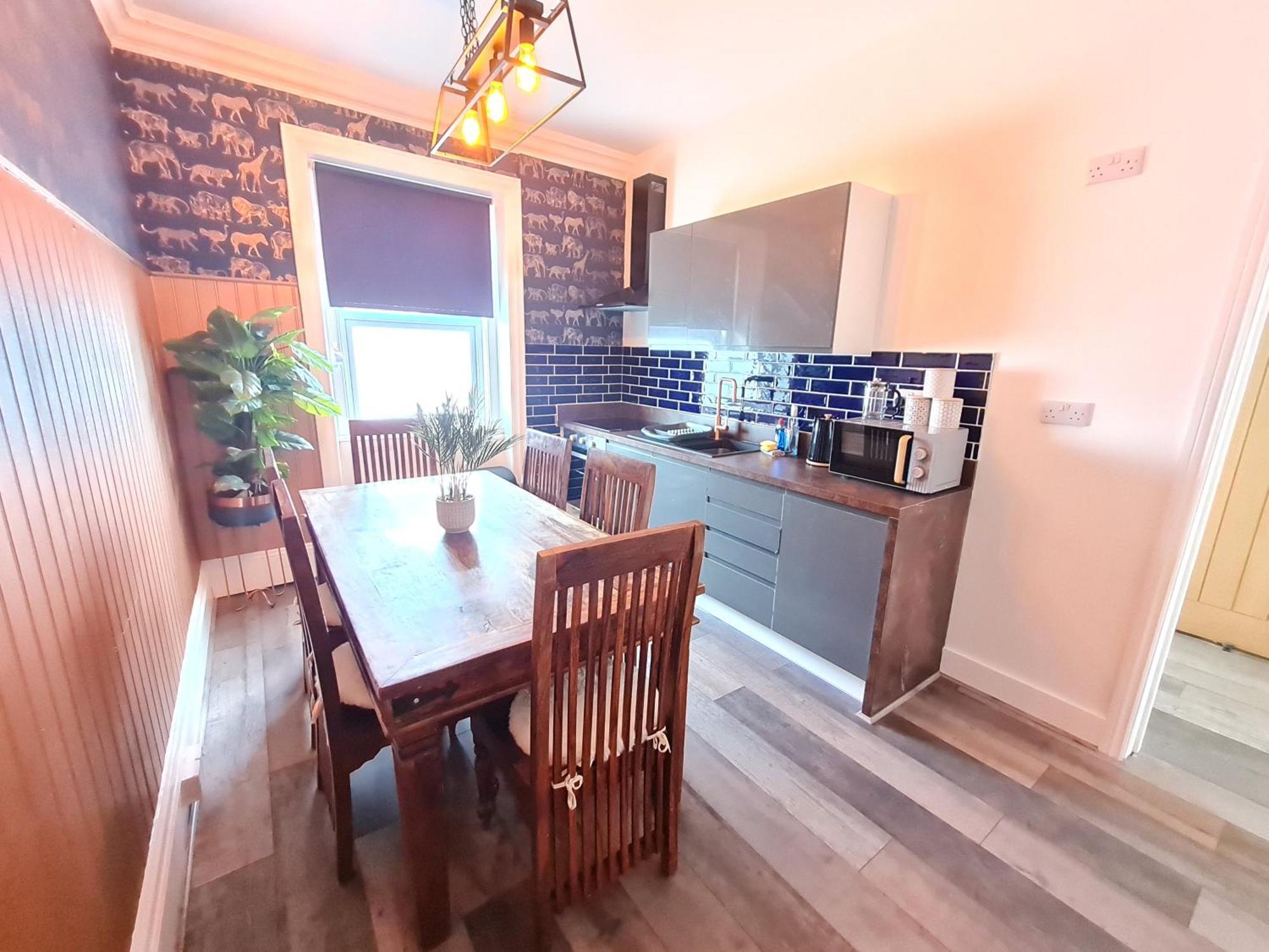 Lemur Lodge - Boutique Apartments - Short Stroll To The Beach Bournemouth Bagian luar foto