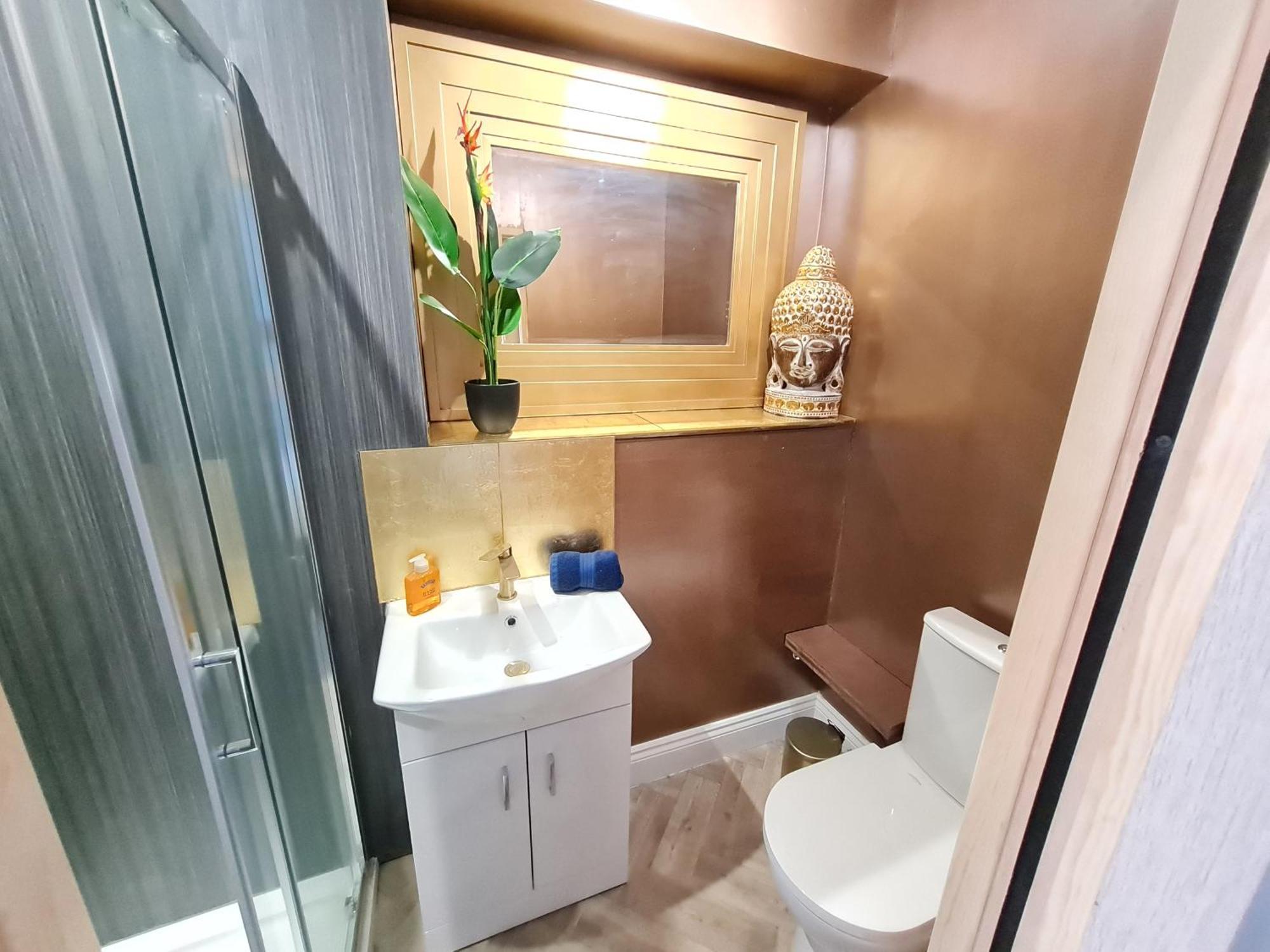 Lemur Lodge - Boutique Apartments - Short Stroll To The Beach Bournemouth Bagian luar foto