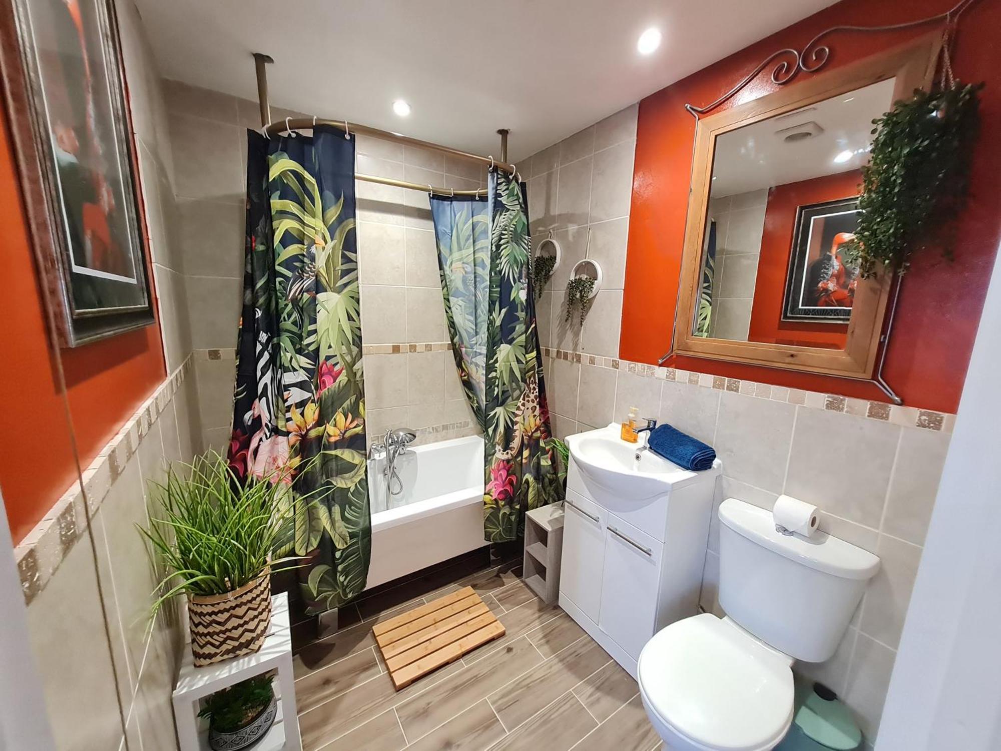 Lemur Lodge - Boutique Apartments - Short Stroll To The Beach Bournemouth Bagian luar foto