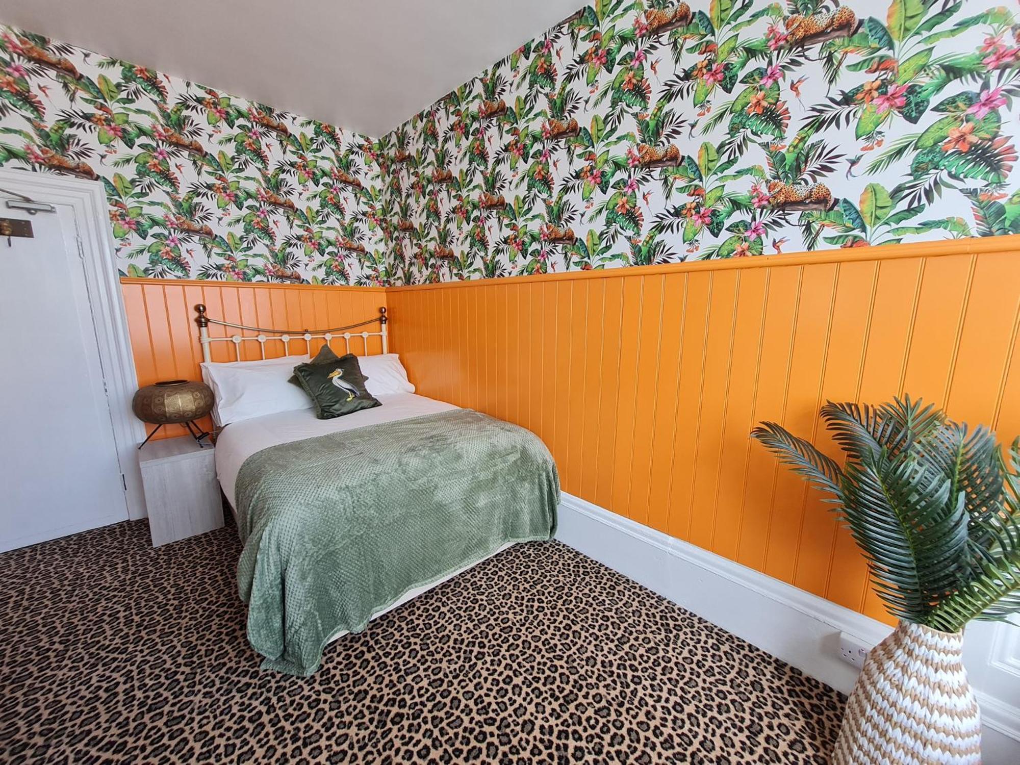 Lemur Lodge - Boutique Apartments - Short Stroll To The Beach Bournemouth Bagian luar foto