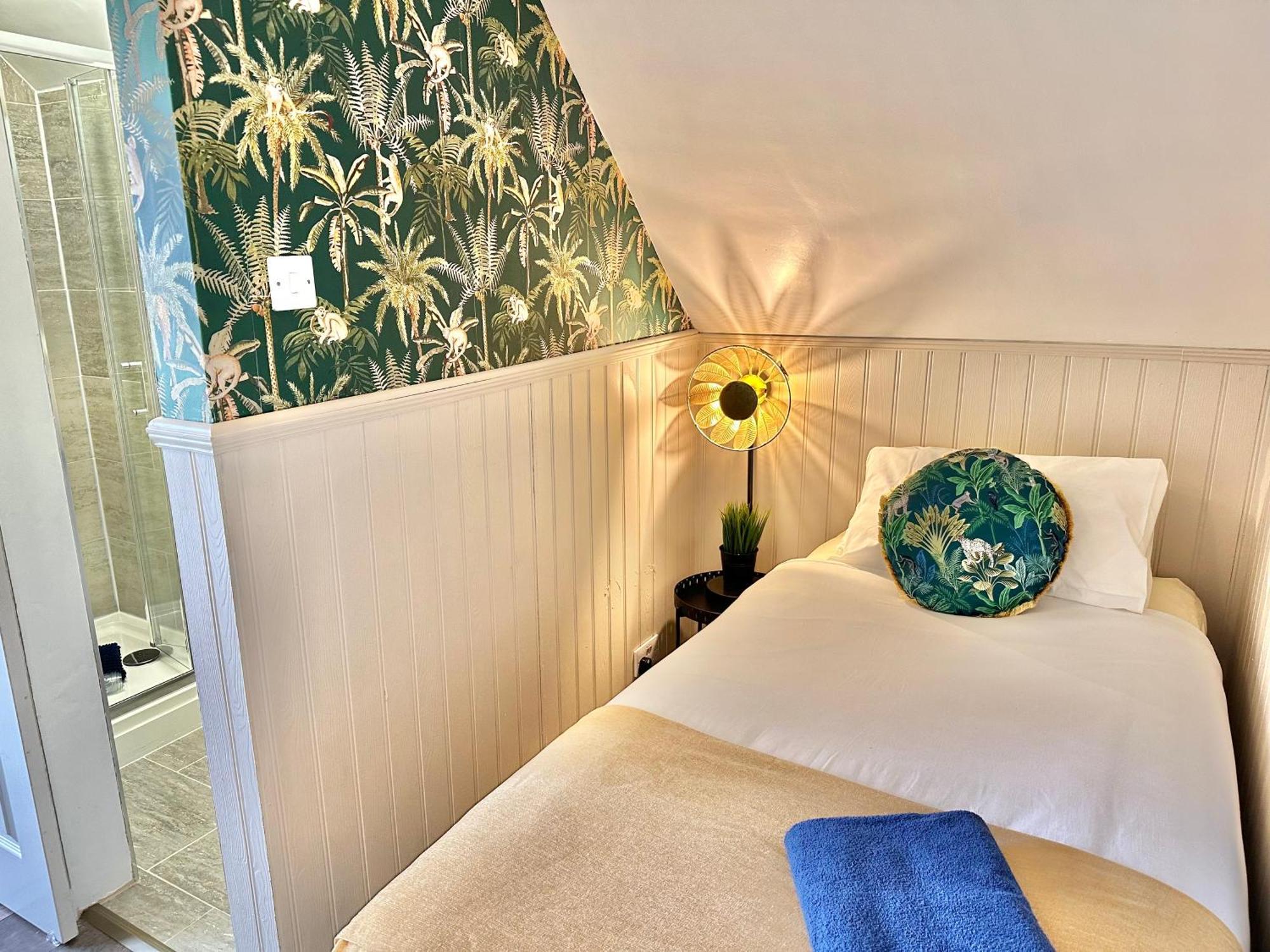 Lemur Lodge - Boutique Apartments - Short Stroll To The Beach Bournemouth Bagian luar foto