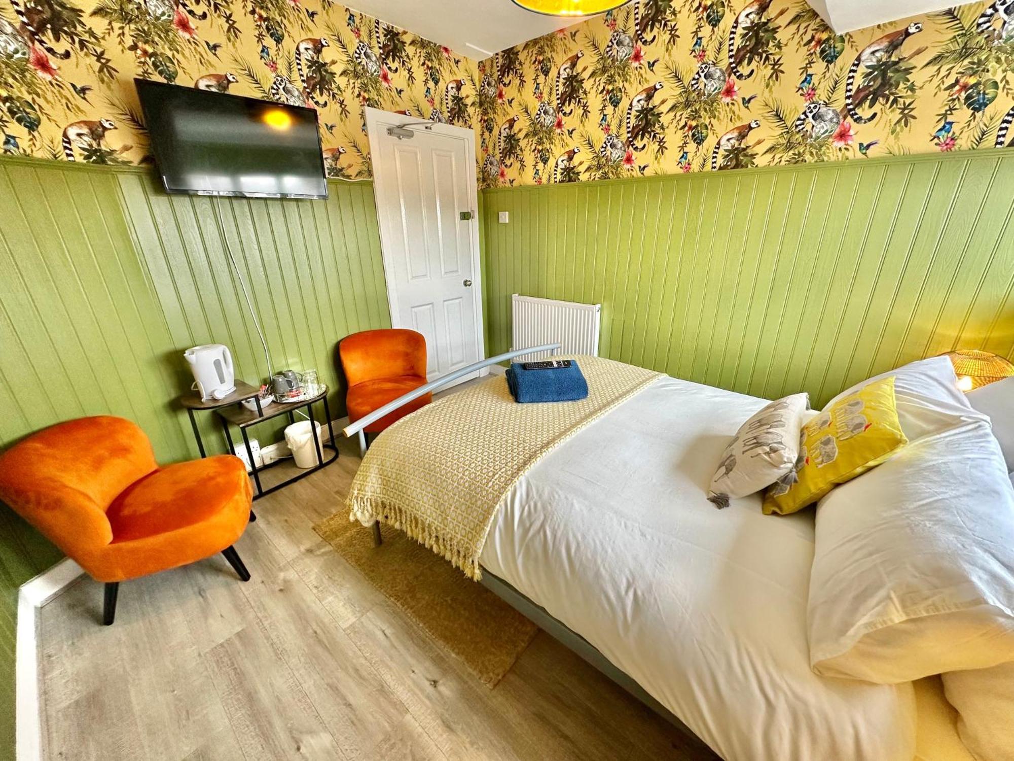 Lemur Lodge - Boutique Apartments - Short Stroll To The Beach Bournemouth Bagian luar foto