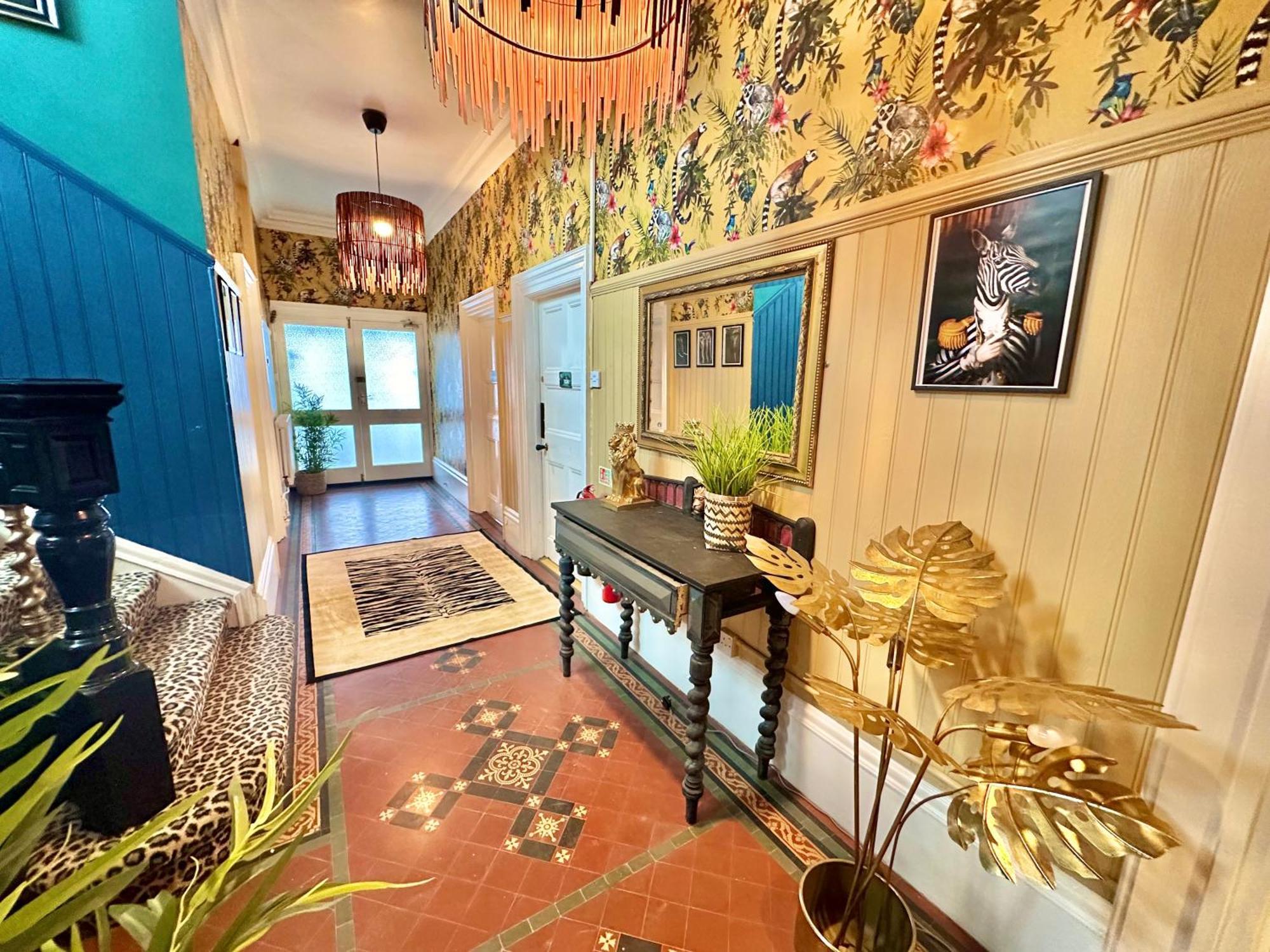 Lemur Lodge - Boutique Apartments - Short Stroll To The Beach Bournemouth Bagian luar foto