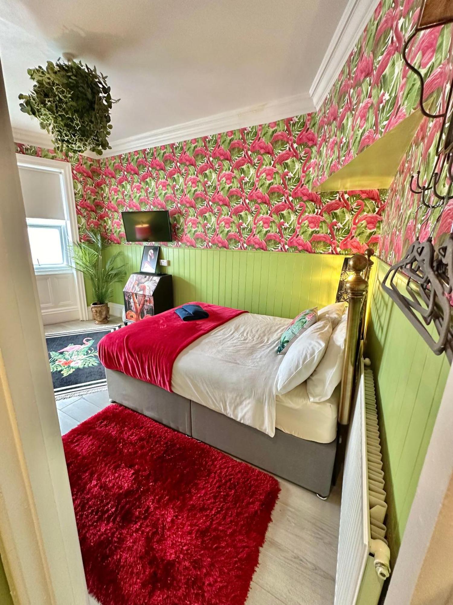 Lemur Lodge - Boutique Apartments - Short Stroll To The Beach Bournemouth Bagian luar foto