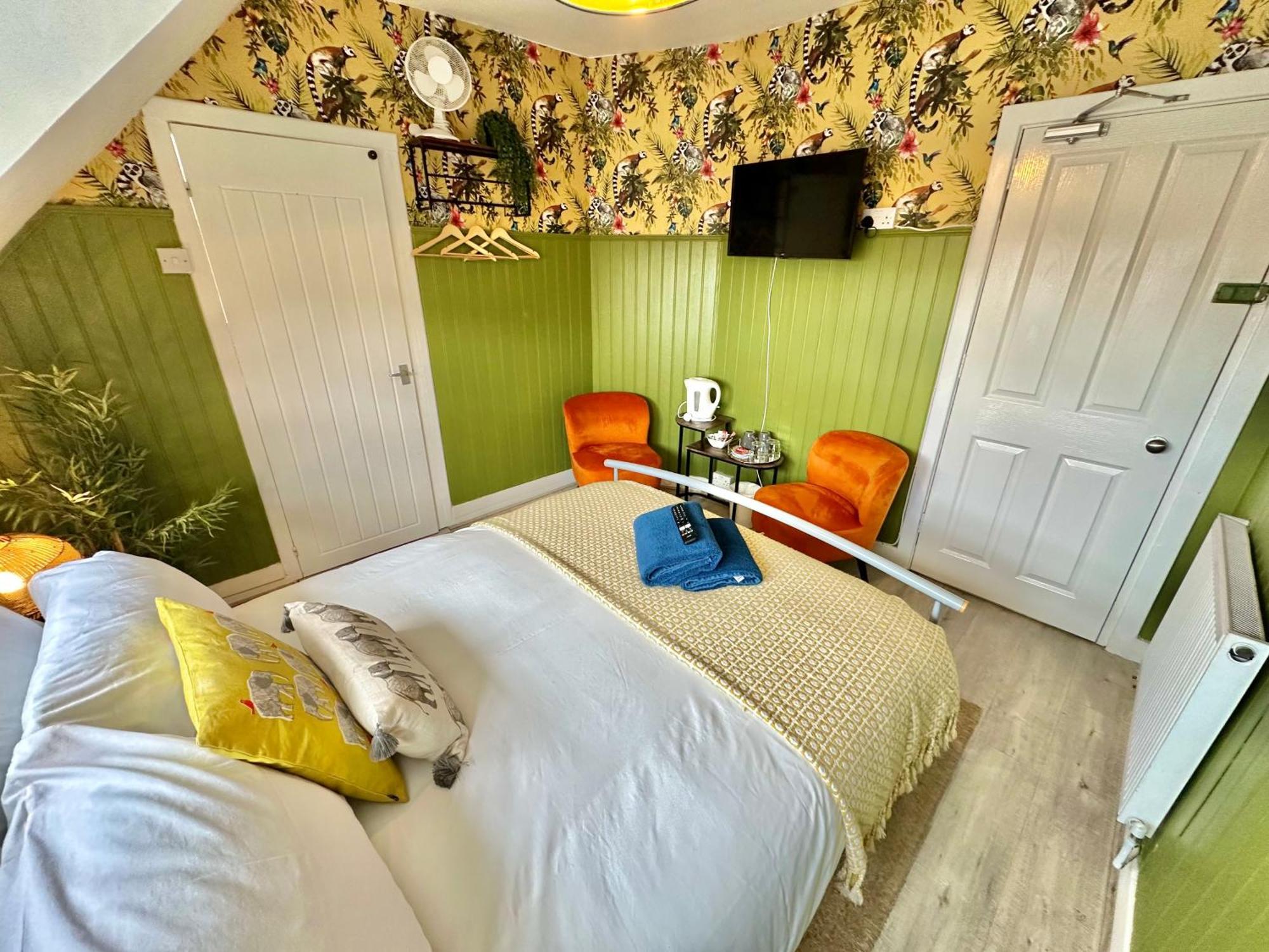 Lemur Lodge - Boutique Apartments - Short Stroll To The Beach Bournemouth Bagian luar foto