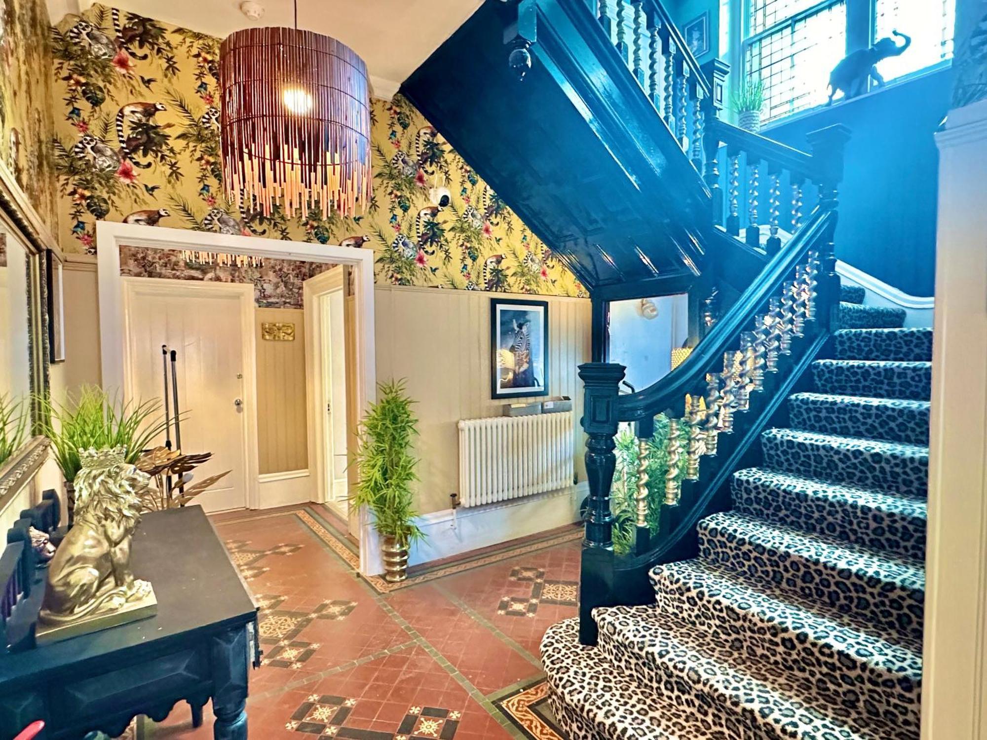 Lemur Lodge - Boutique Apartments - Short Stroll To The Beach Bournemouth Bagian luar foto