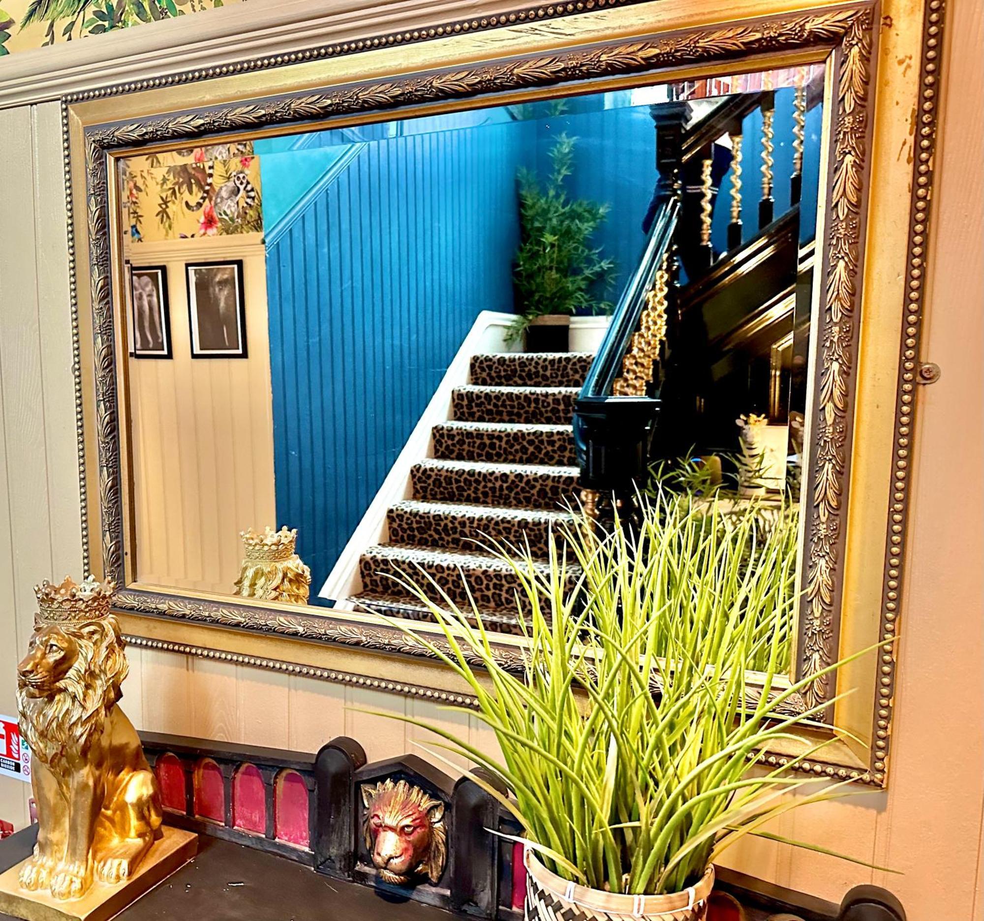 Lemur Lodge - Boutique Apartments - Short Stroll To The Beach Bournemouth Bagian luar foto